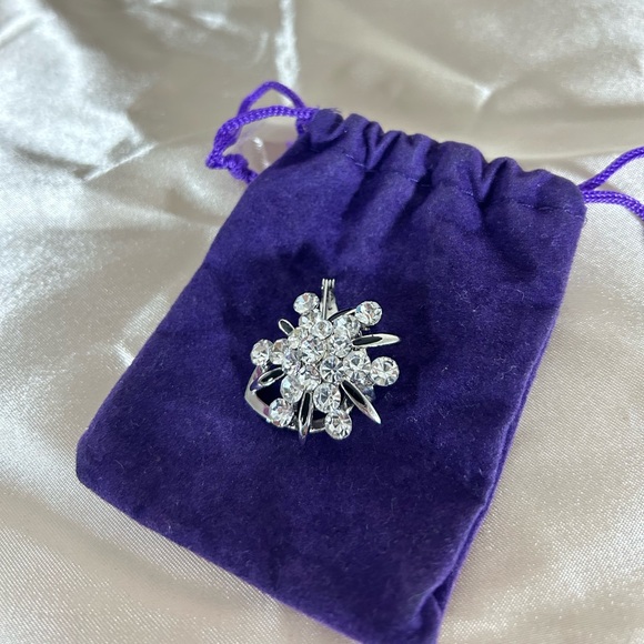 Sparkling Crystal Brooch - Picture 1 of 8